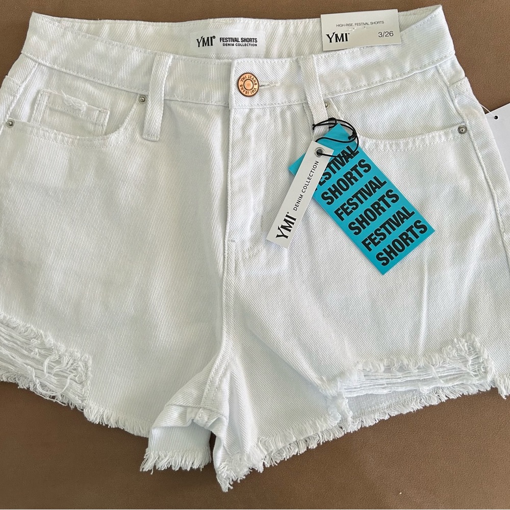 Shorts, Junior,3(26”)White distressed denim festival shorts